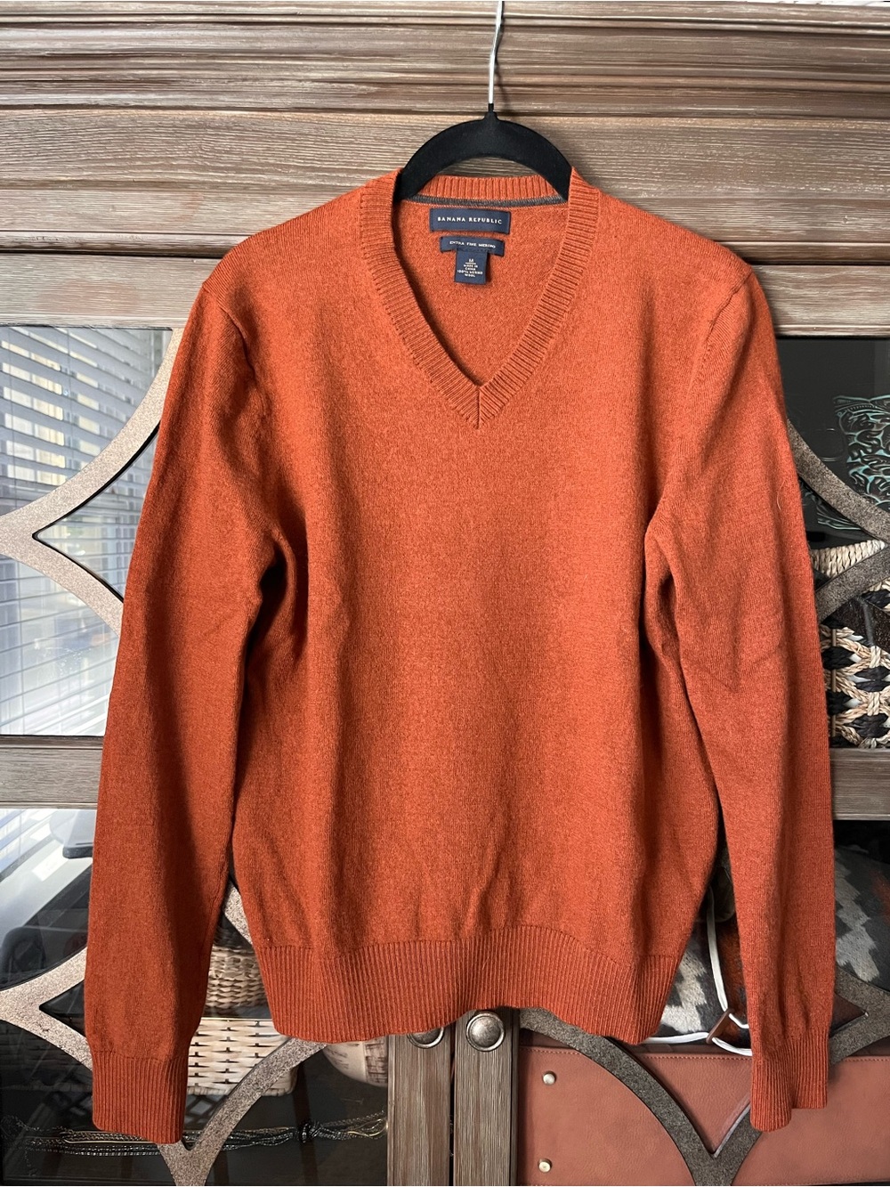 Banana Republic Men's V-Neck 100% Wool Merino Sweater in Rust Orange; fits S/M
